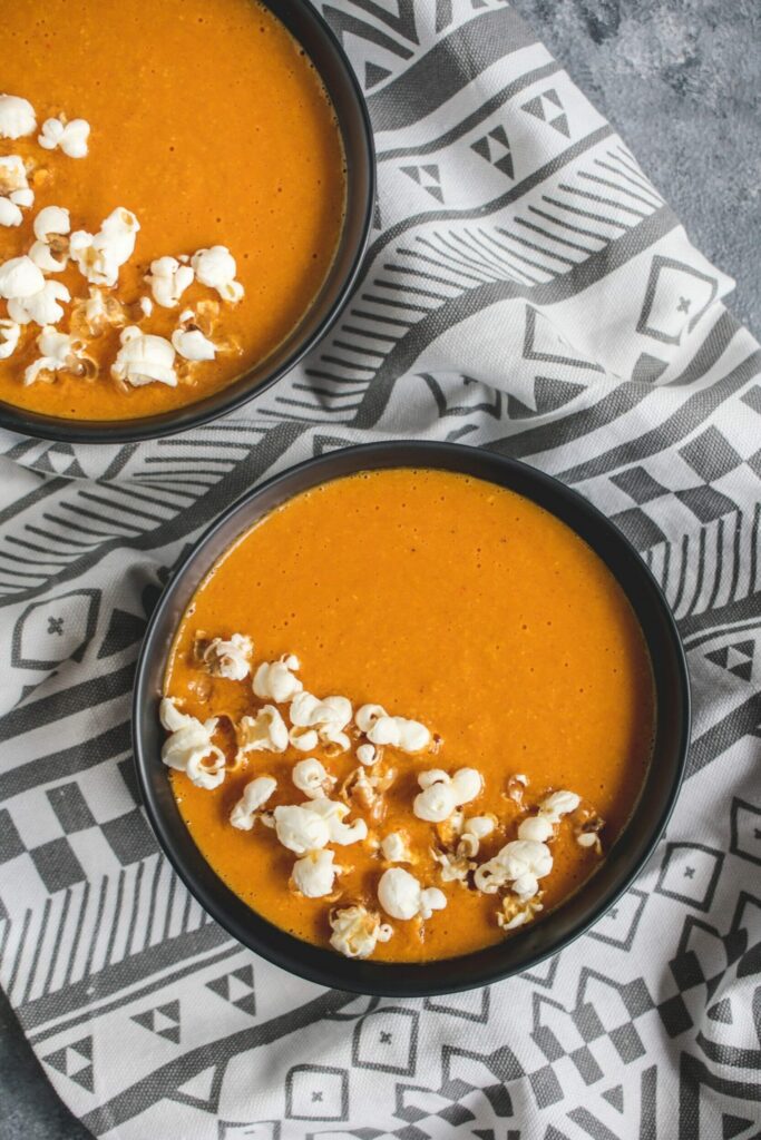 Krem z kukurydzy z mleczkiem kokosowym i imbirem