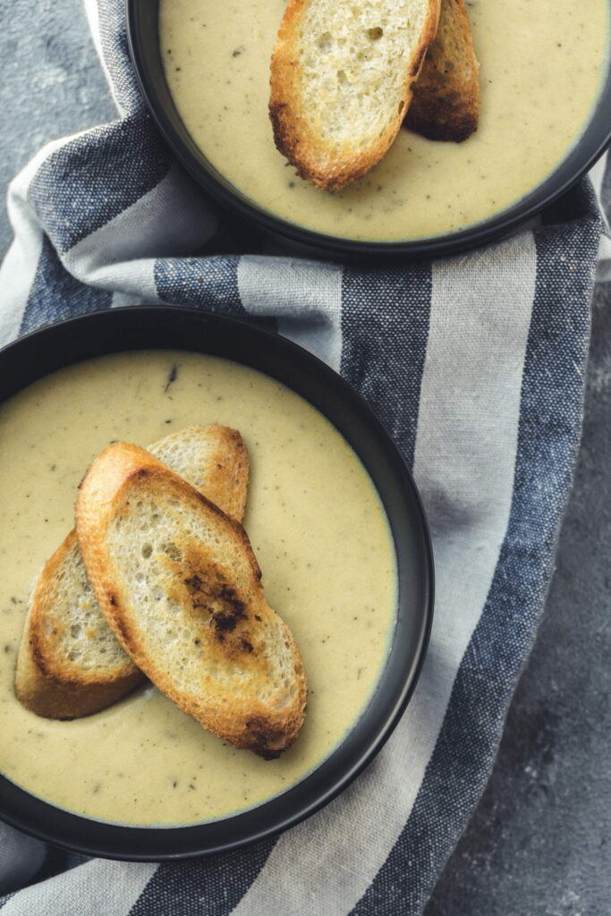 Przepis na zupę krem z czosnku