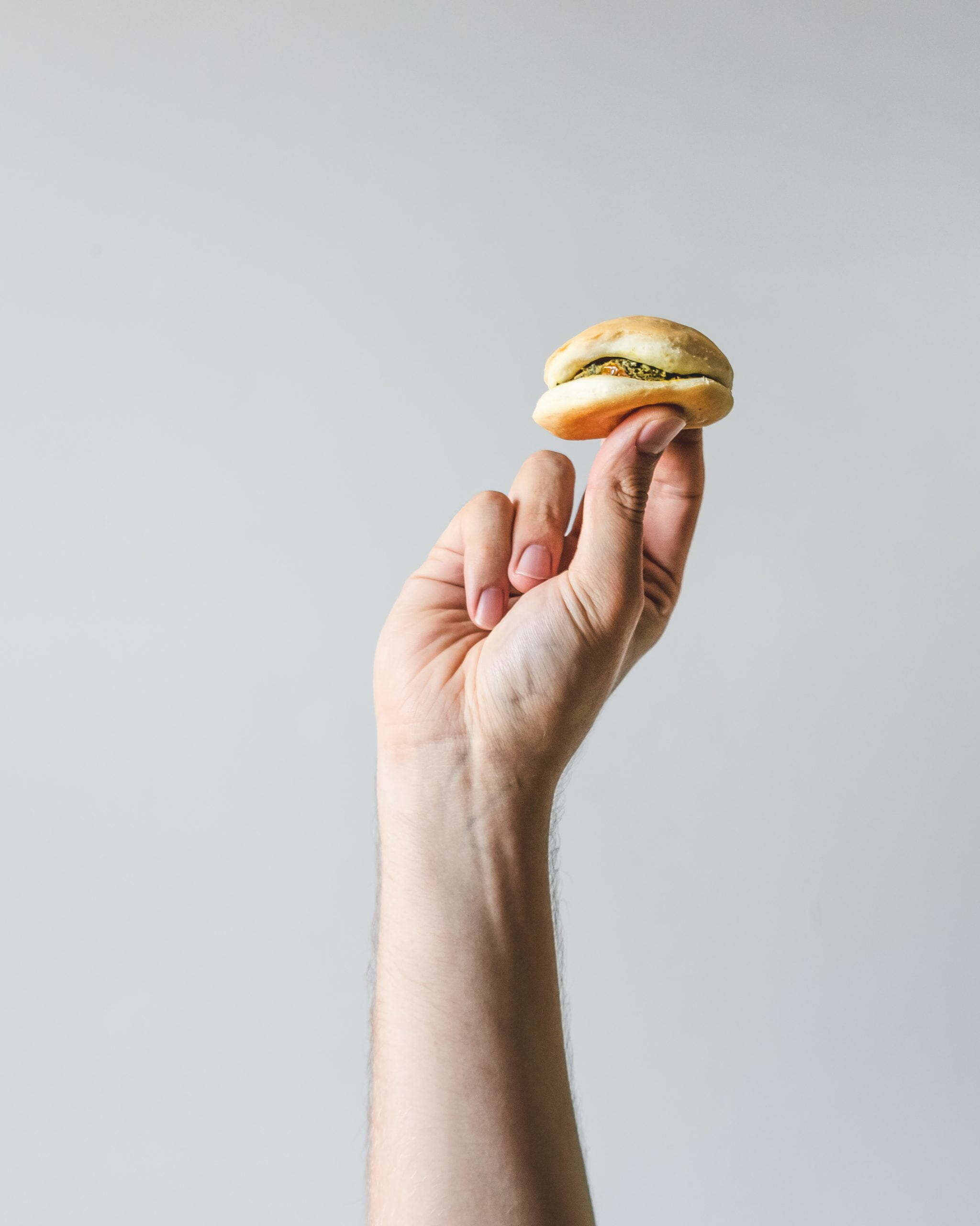 Pieczone pierogi z suszonymi pomidorami i szpinakiem