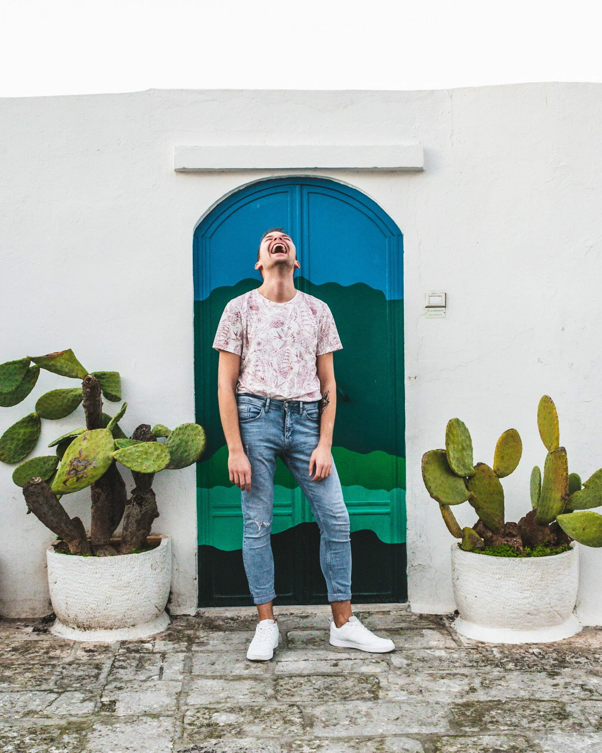 Ostuni - kolorowe drzwi