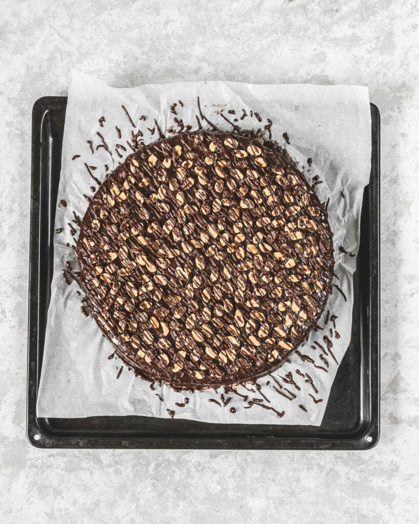 Przepis na sernik z kajmakiem i orzechami